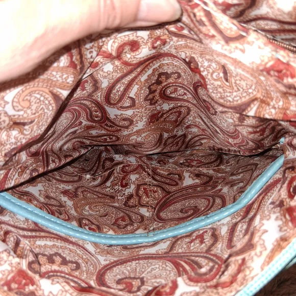 Elegant Teal Crossbody Bag with Structured Design - Picture 10 of 11